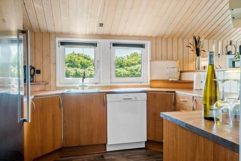 Vacation home with BBQ, patio & sauna — photo 5