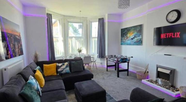 Ample rental apartment with patio & yard | Good for workation | Pet-friendly in Folkestone