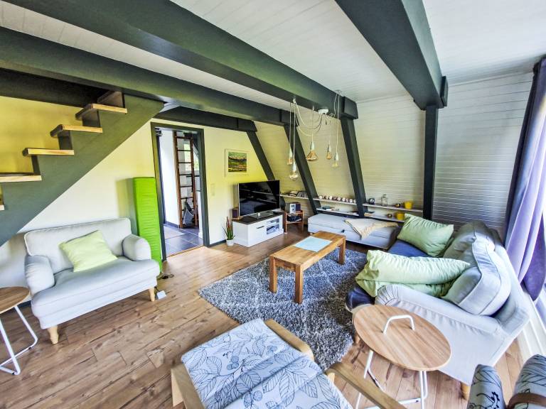 Family-friendly vacation home with garden, pool & patio | Pets allowed — photo 3
