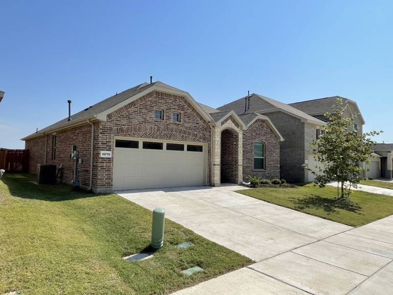 House with patio & yard in Fort Worth, TX