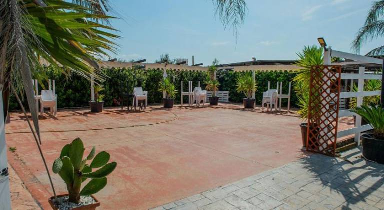 Villa with pool — photo 4