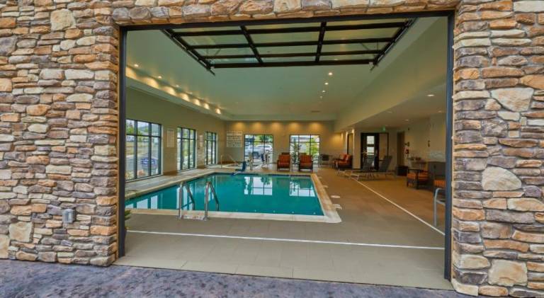 Hampton Inn & Suites Roseburg — photo 3
