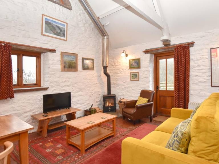 Beautiful cottage with barbeque & yard | Pet-friendly — photo 2
