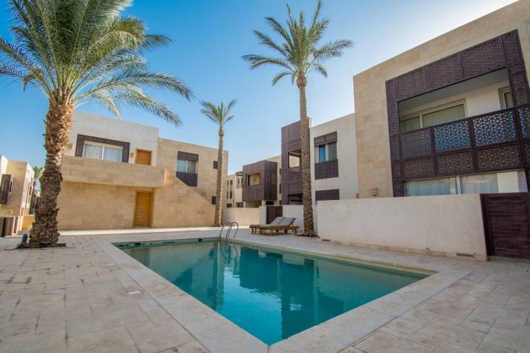 Nayah Stays Beautiful 3ensuite bedroom lovely pool — photo 3