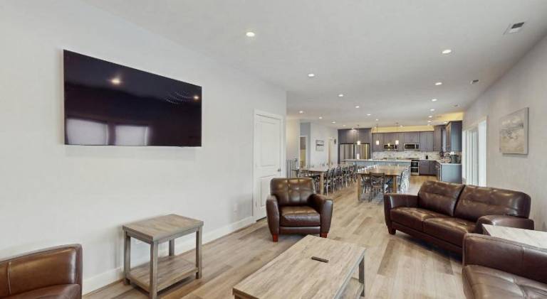 Vacation home with pool — photo 4