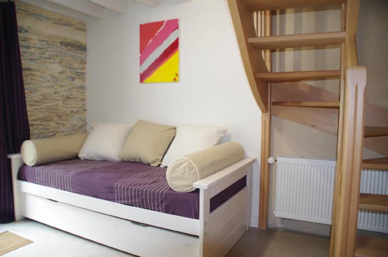 Holiday apartment with yard & terrace — photo 2
