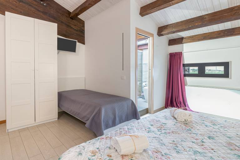 Private room with terrace | City view | Close to the beach | Pet-friendly — photo 5