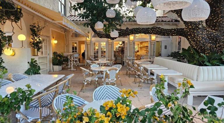 Serviced apartment with garden, jacuzzi & pool | Next to the beach | Pets are welcome — photo 3
