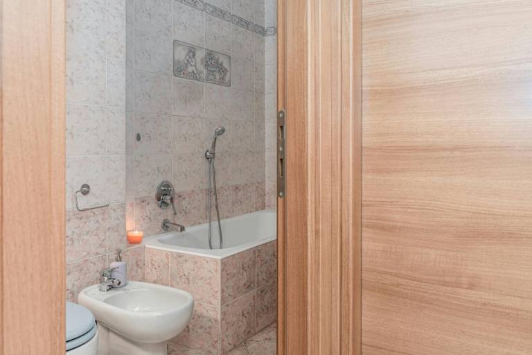 Holiday apartment with 2 rooms for 4 persons — photo 4