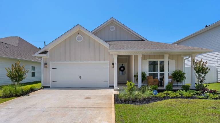 4Br/2Ba, Slps 8, community pool, Close to beach access Free Dolphin Cruise! — photo 5
