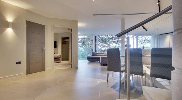 Luxury 3bd penthouse with roof terrace and hot tub — photo 3