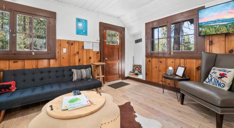 Vacation home with yard, BBQ & patio | Pet-friendly — photo 2