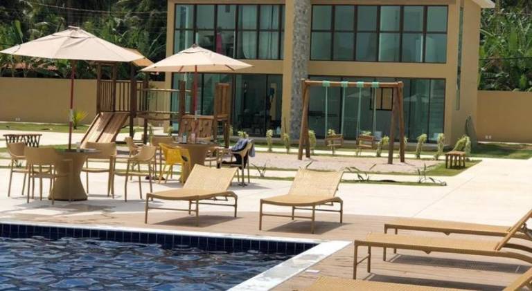 Vacation home with pool — photo 4