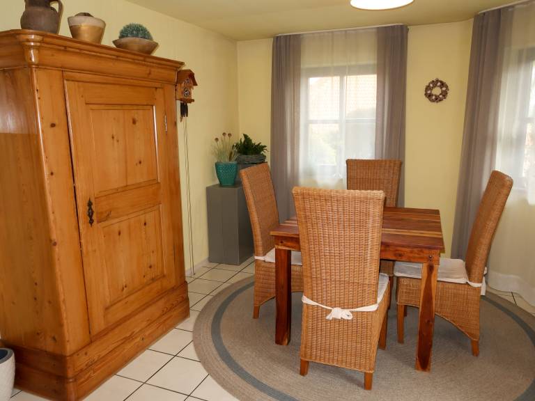 Rental apartment with BBQ, patio & yard — photo 3