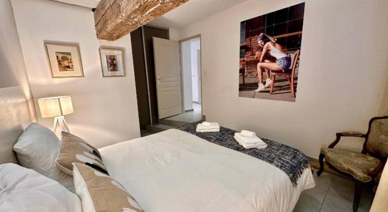T3 Appartement HYPERCENTRE PROCHE COMMERCE- PARKING - 2 Chambres Wifi Gratuit in Avignon