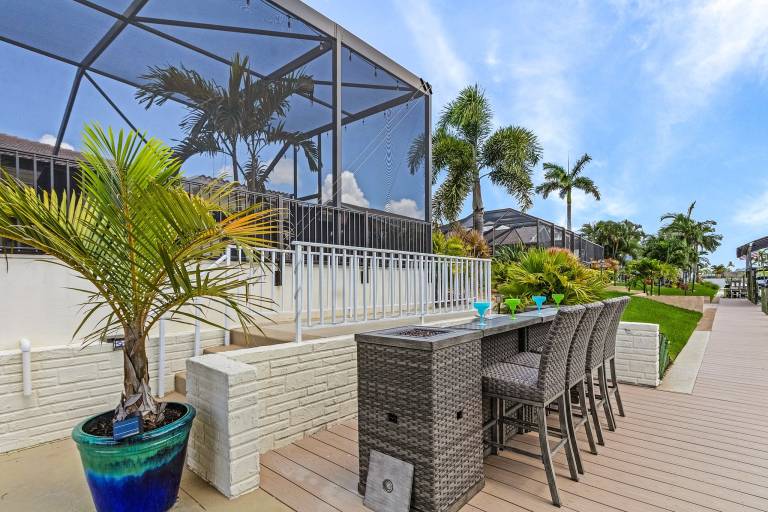 Family-friendly big house with barbecue & private pool | Water view | Pets allowed — photo 5