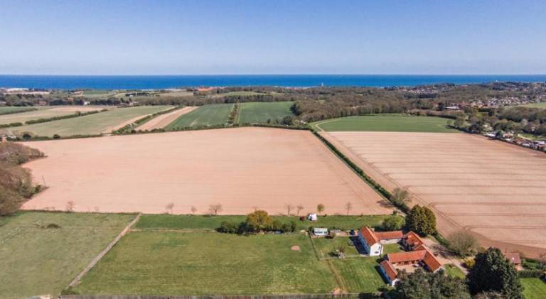 House with yard & patio | Pets allowed in Cromer