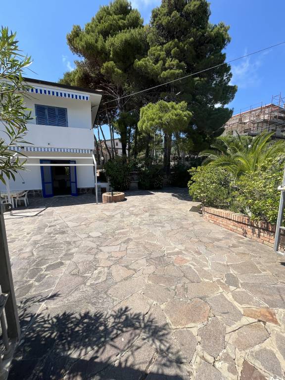 Apartment with terrace & yard | Sea view — photo 2