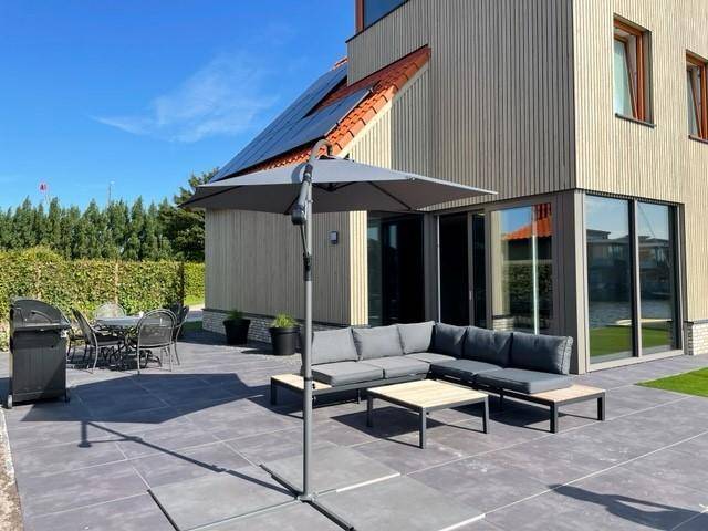 Detached eight person villa at the water
