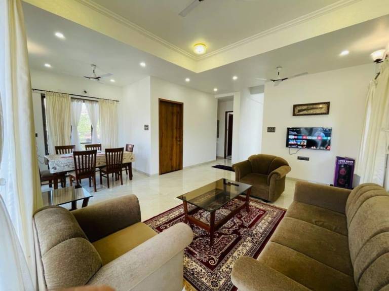 Lovely villa with barbeque, garden & pool | Dogs allowed in Nashik