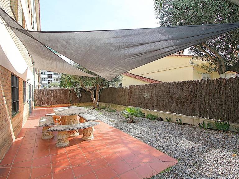 Charming Apt 200m from Beach, A/C, WiFi, Terrace, Sleeps 7 — photo 4