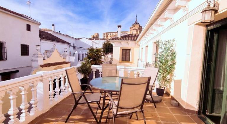 Holiday apartment with garden, patio & pool — photo 2