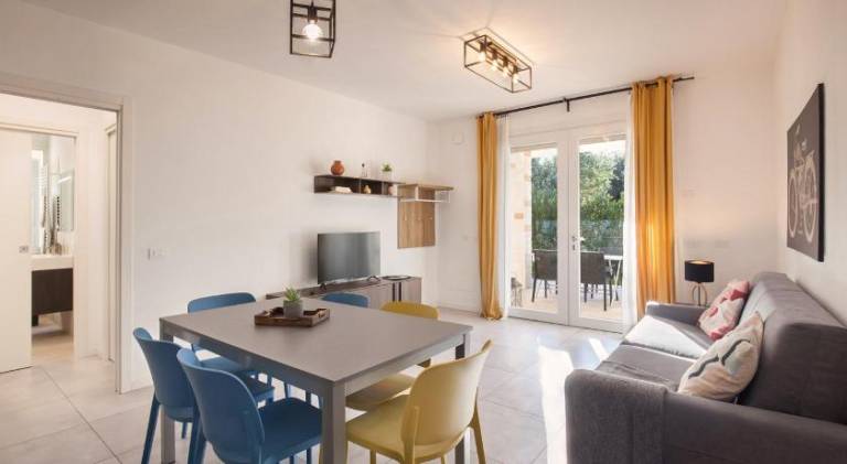 Holiday apartment with yard & pool | Pet-friendly — photo 2