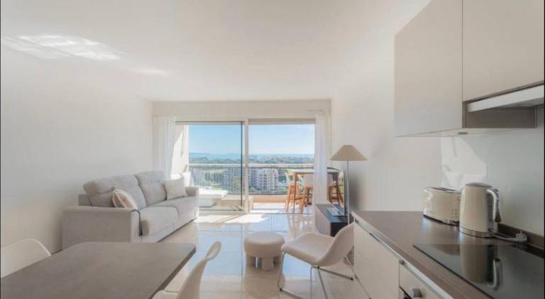 Fully equipped charming apartment with patio & private pool | Pet-friendly — photo 3