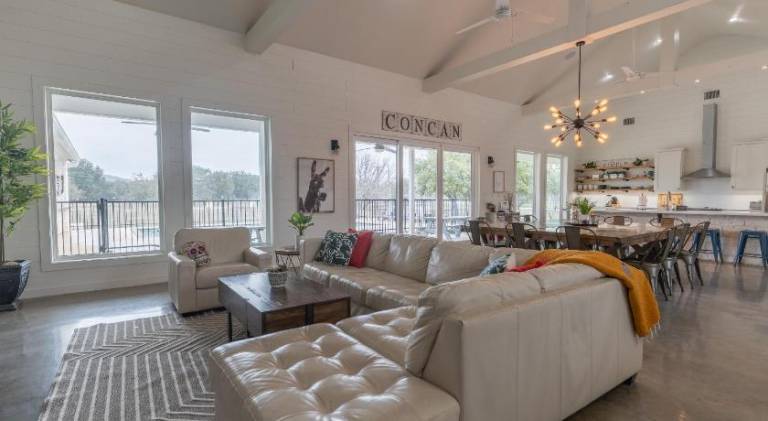 Vacation home with pool — photo 3