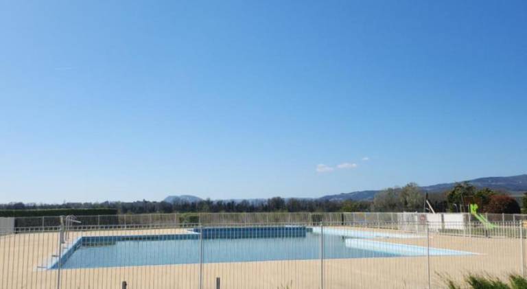 Vacation home with pool — photo 4