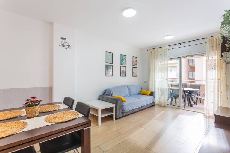 Fully equipped holiday apartment with garden, fast internet & patio | Garden view | Next to the beach | Pets allowed — photo 3