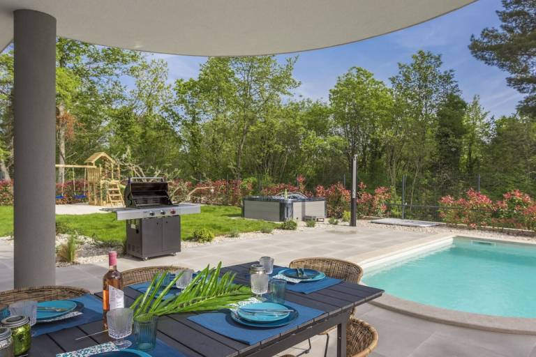 Villa with terrace & garden — photo 4