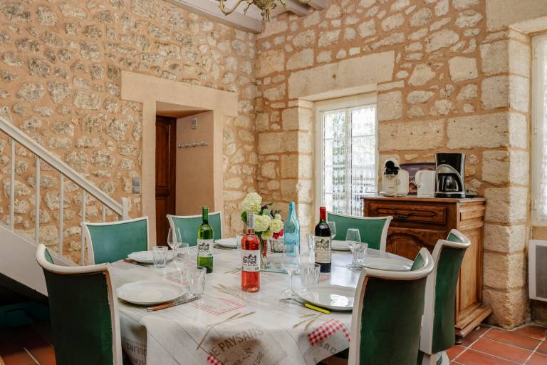 Authentic Stay at Château Vieux Mougnac: Organic Vineyard, Saint-Emilion, Wine & Relaxation — photo 4