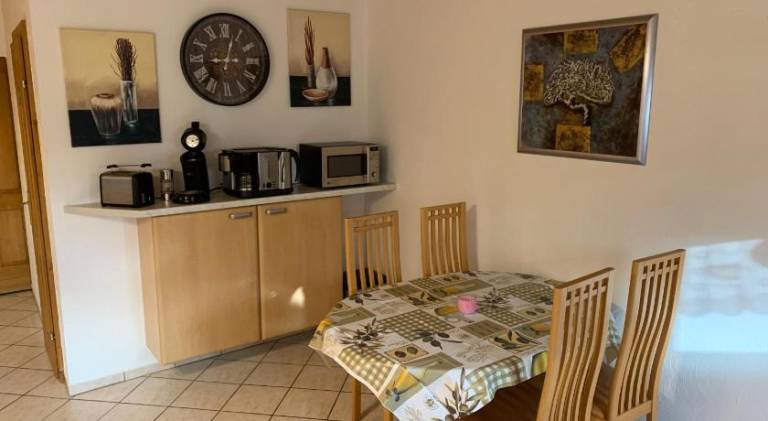 Holiday apartment with barbecue & patio — photo 5