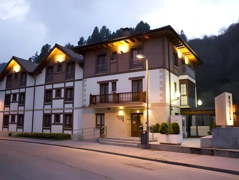 Adeko Hotel
