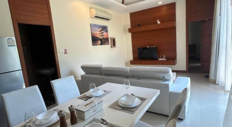 Villa with garden, patio & hot tub | Beach nearby | Dogs allowed — photo 3