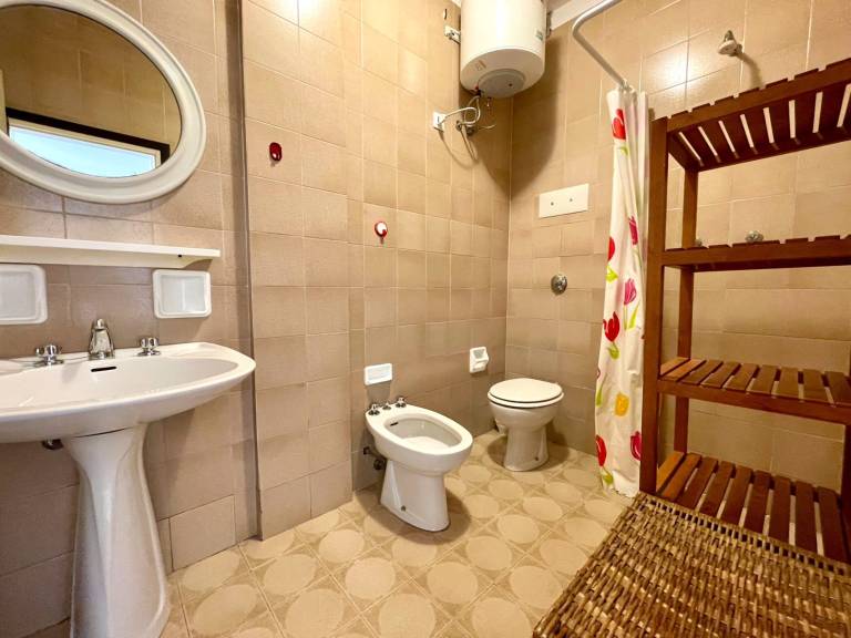 Holiday apartment with pool | City view — photo 5