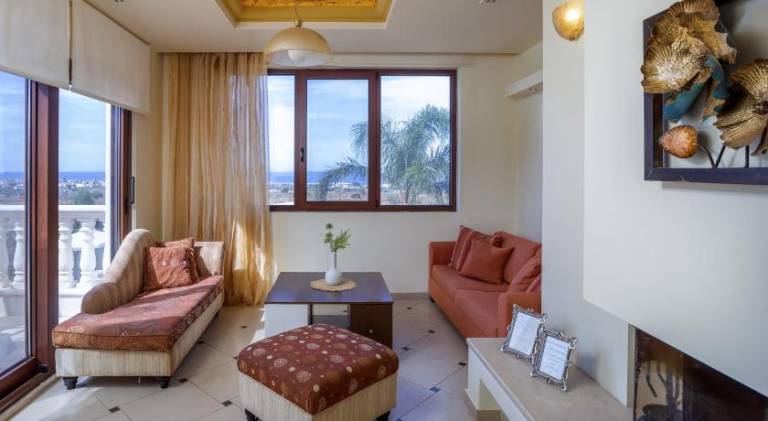 Sunshine Villa with Private Pool by Checkin — photo 2