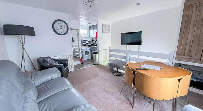 Homely Chalet To Hire In Scratby Nearby The Beach In Norfolk Ref 76166B — photo 2