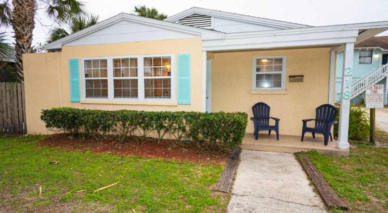 House with 3 rooms for 6 persons in Jacksonville Beach, FL