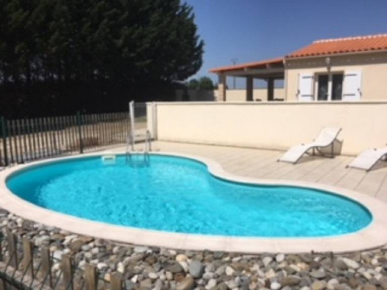 Family-oriented vacation home with garden, barbecue & private pool | Pool view | Pets allowed — photo 2
