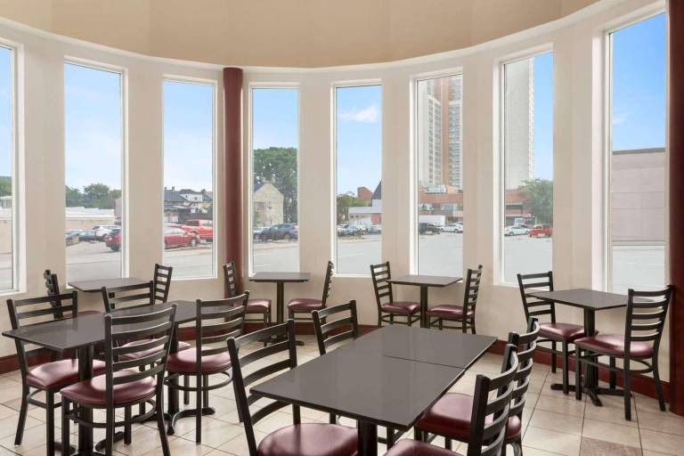 Signature Stay Inn and Suites — photo 4