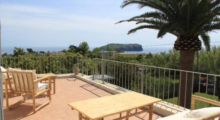 Charming serviced apartment with BBQ, terrace & yard | Pets are welcome — photo 3