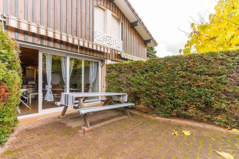 Vacation Home "Villa Jumelée Proche Des Plages Du" with Garden & Terrace — photo 2