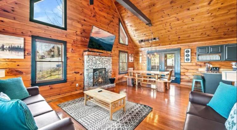 Vacation home with hot tub, pool & grill | Pets are welcome in Pigeon Forge, TN