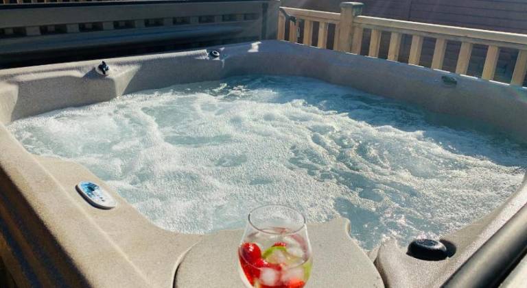 House with pool & hot tub in Windermere