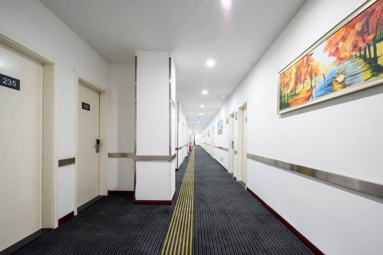 7 Days Inn Wuhan Tianhe Airport Songjiagang Metro Station — photo 4