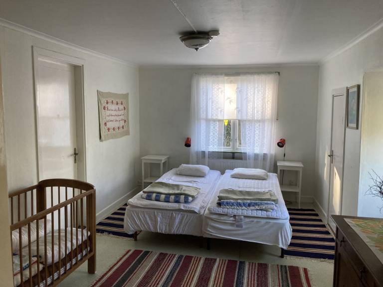 Pleasant vacation home with yard & grill | Pets are welcome — photo 4