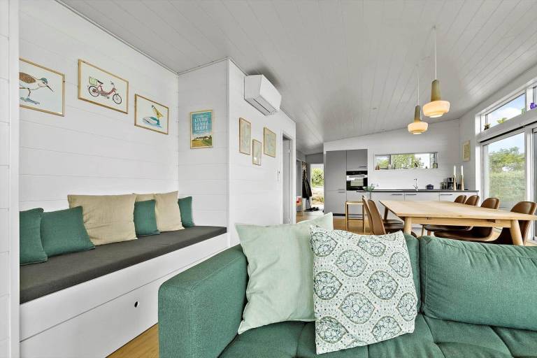 Fully equipped vacation home with yard, BBQ & jacuzzi | Pets are welcome — photo 5
