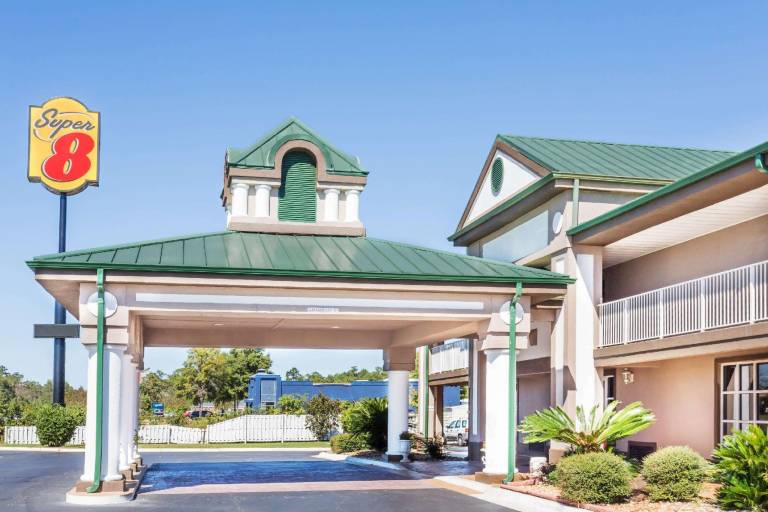 Super 8 by Wyndham Marianna I-10 in Marianna, FL